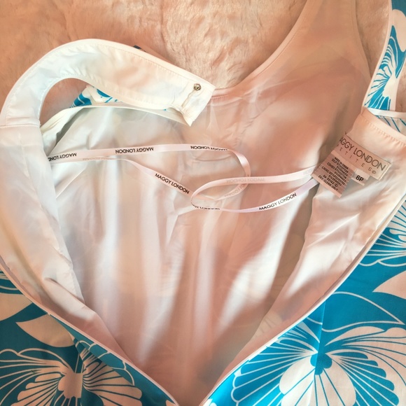 Maggy London Floral Shift Dress Size 6P - Picture 7 of 10